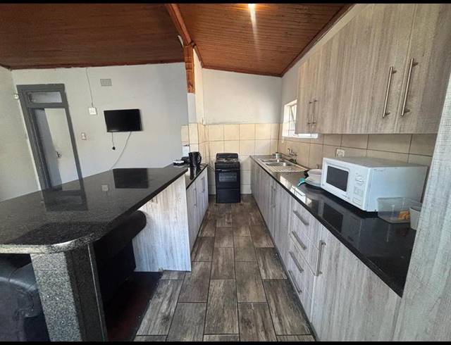 9 BEDROOM HOUSE FOR SALE IN HURST HILL